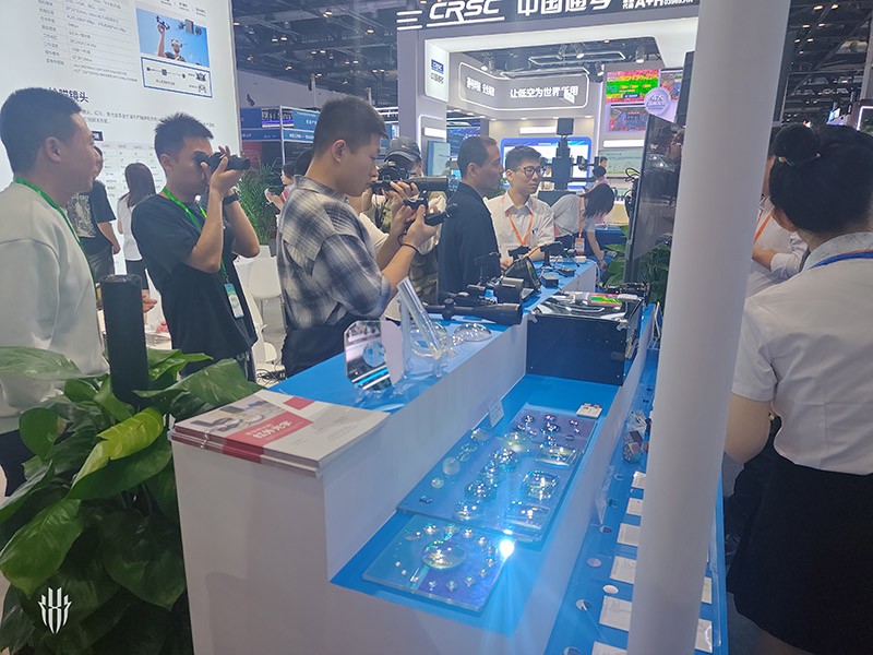 軍博會激埃特現(xiàn)場參觀客戶