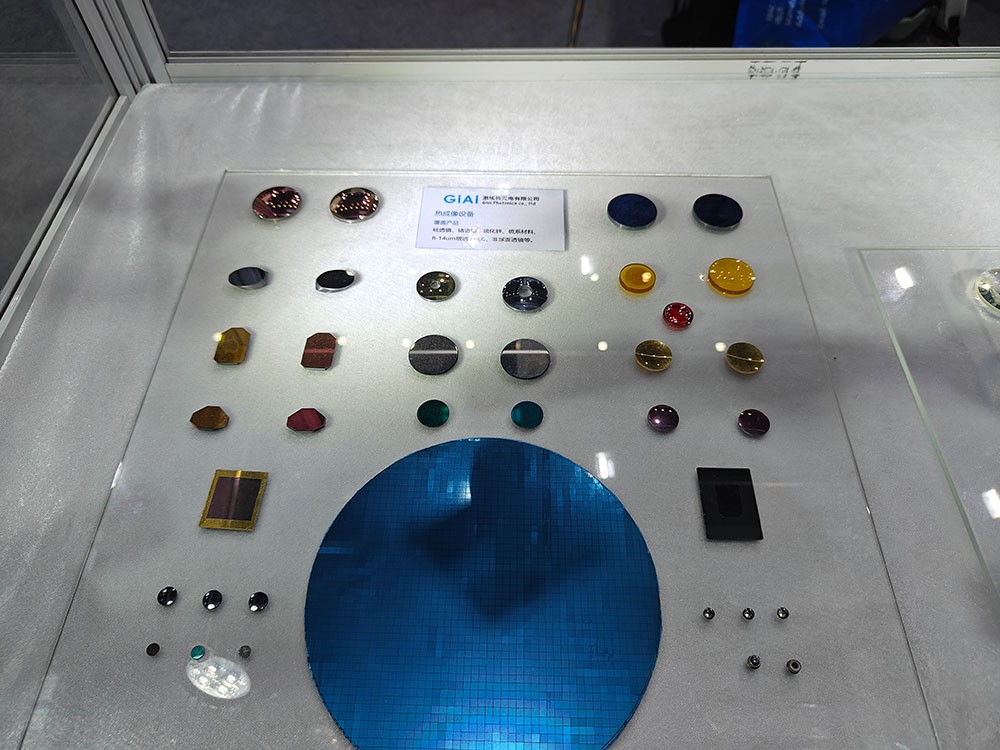 激埃特反射鏡及紅外透鏡展品